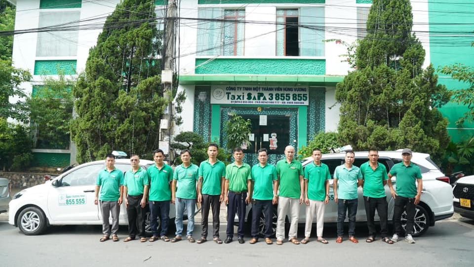 Trong suốt hơn 15 năm phát triển, Taxi Sapa Lào Cai đã từng bước xây dựng và khẳng định vị thế của mình trong lĩnh vực dịch vụ taxi tại khu vực Lào Cai và Sapa. Quy mô hơn 200 xe hoạt động và hơn 16000 khách hàng đã trải qua dịch vụ chất lượng của chúng tôi, tạo nên những cột mốc đáng nhớ trong hành trình phục vụ.